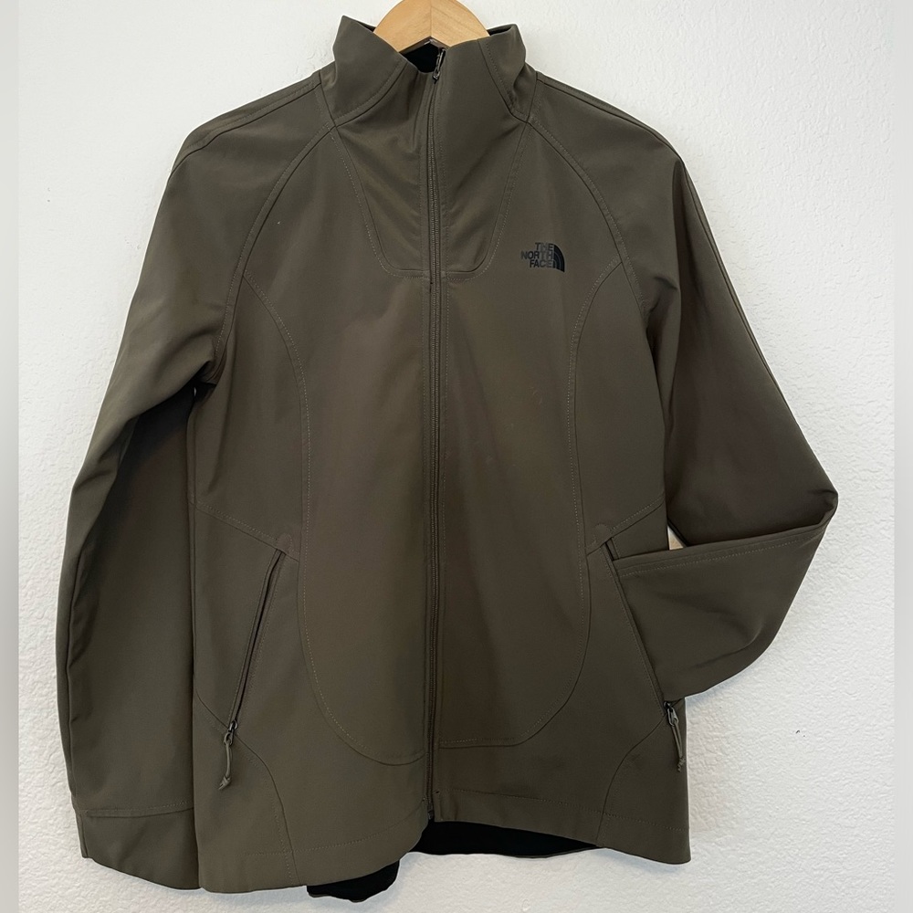 The North Face Women’s Large Apex Byder Softshell Jacket in Hunter Green
